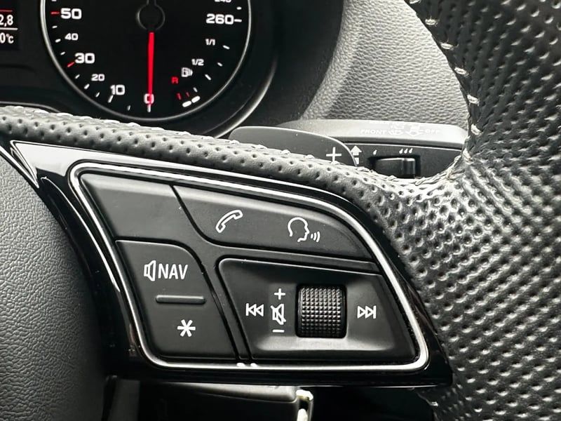 Photo de la voiture AUDI Q2 35 TDI 150 S tronic 7 Quattro Midnight Series