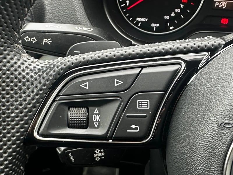 Photo de la voiture AUDI Q2 35 TDI 150 S tronic 7 Quattro Midnight Series