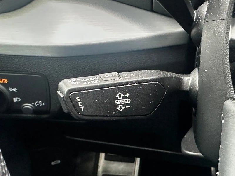 Photo de la voiture AUDI Q2 35 TDI 150 S tronic 7 Quattro Midnight Series