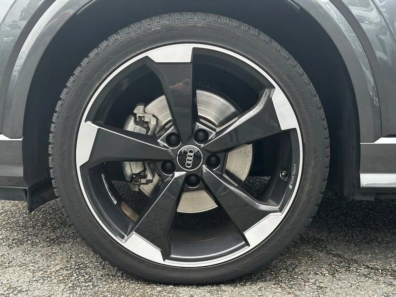 Photo de la voiture AUDI Q2 35 TDI 150 S tronic 7 Quattro Midnight Series