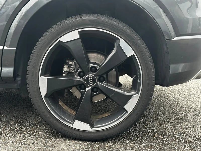 Photo de la voiture AUDI Q2 35 TDI 150 S tronic 7 Quattro Midnight Series