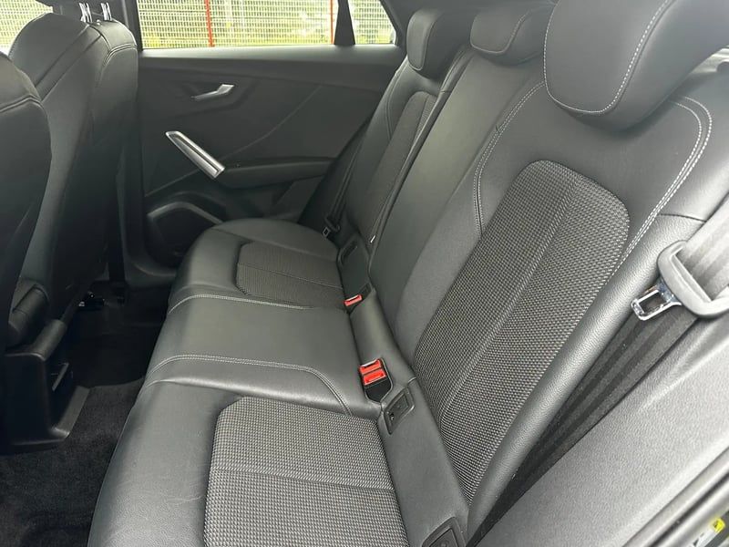 Photo de la voiture AUDI Q2 35 TDI 150 S tronic 7 Quattro Midnight Series