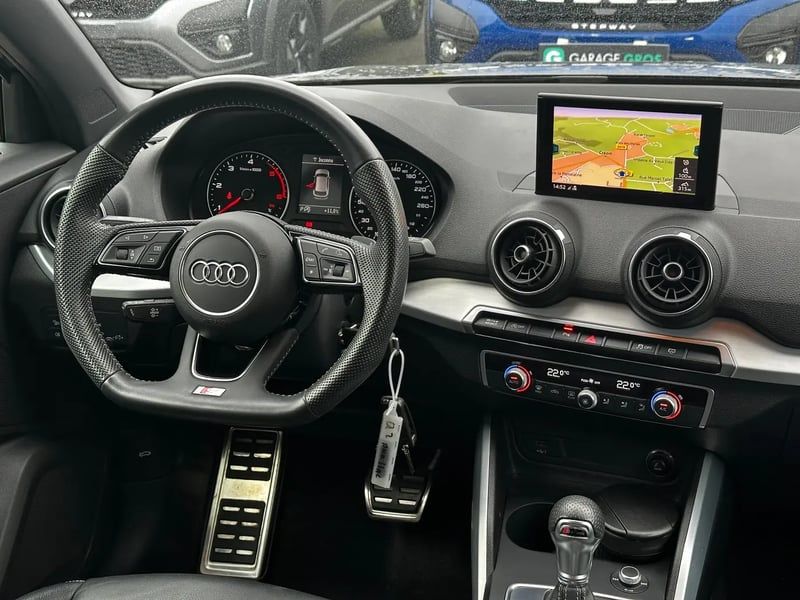 Photo de la voiture AUDI Q2 35 TDI 150 S tronic 7 Quattro Midnight Series