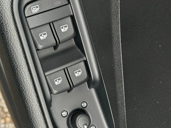 Photo de la voiture AUDI Q2 35 TDI 150 S tronic 7 Quattro Midnight Series