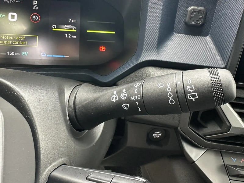 Photo de la voiture DACIA DUSTER Hybrid 140 4x2 Journey