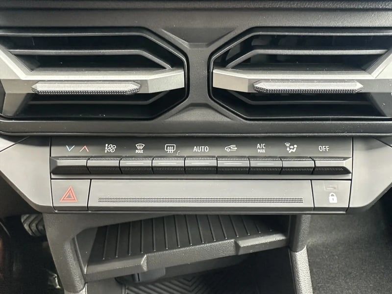 Photo de la voiture DACIA DUSTER Hybrid 140 4x2 Journey