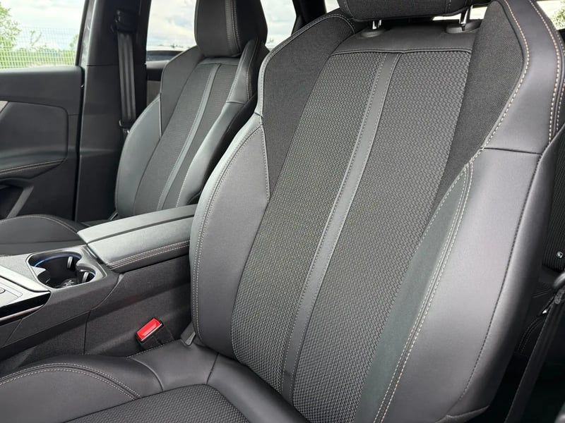 Photo de la voiture PEUGEOT 3008 PureTech 130ch S&S BVM6 GT