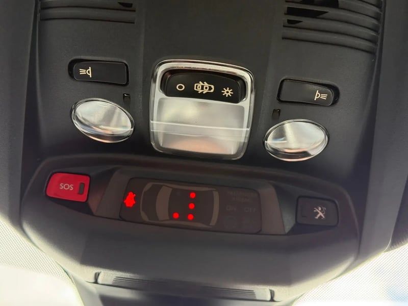 Photo de la voiture PEUGEOT 3008 PureTech 130ch S&S BVM6 GT
