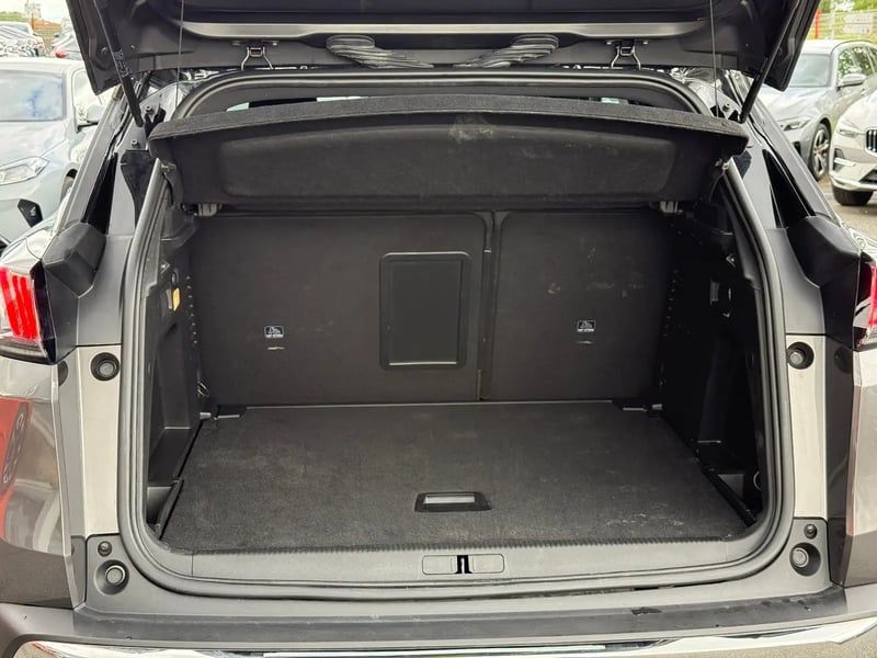 Photo de la voiture PEUGEOT 3008 PureTech 130ch S&S BVM6 GT