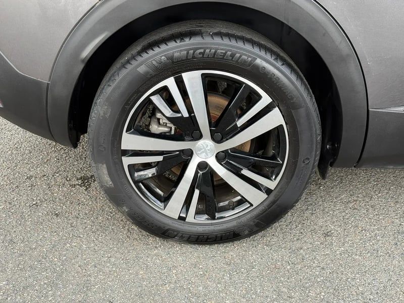 Photo de la voiture PEUGEOT 3008 PureTech 130ch S&S BVM6 GT