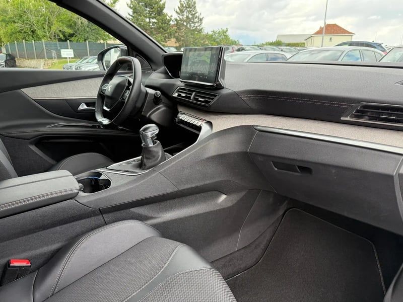 Photo de la voiture PEUGEOT 3008 PureTech 130ch S&S BVM6 GT
