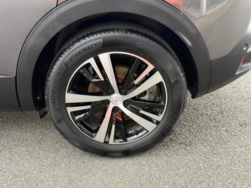 Photo de la voiture PEUGEOT 3008 PureTech 130ch S&S BVM6 GT