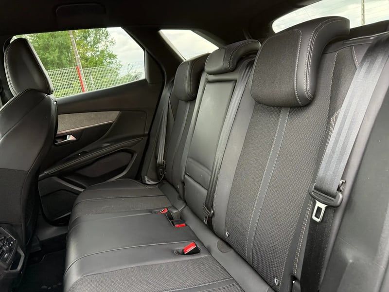 Photo de la voiture PEUGEOT 3008 PureTech 130ch S&S BVM6 GT