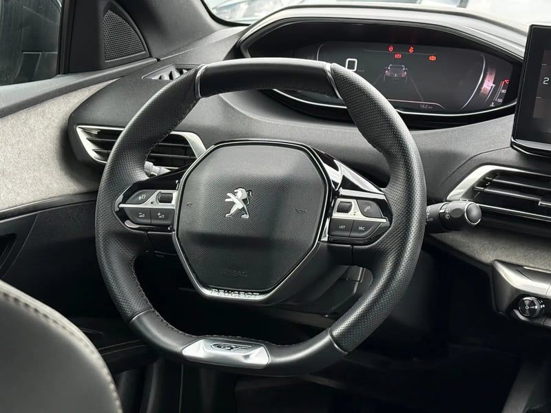 Photo de la voiture PEUGEOT 3008 PureTech 130ch S&S BVM6 GT