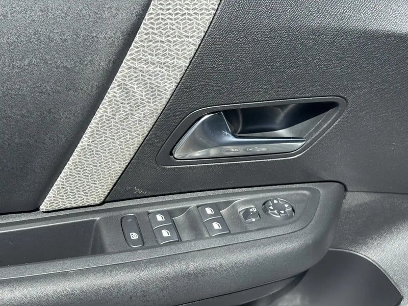 Photo de la voiture CITROEN C4 X BlueHDi 130 S&S EAT8 Max