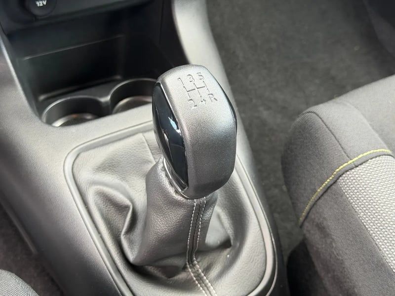Photo de la voiture CITROEN C3 PureTech 83 S&S BVM5 Shine