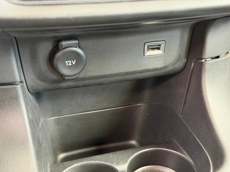 Photo de la voiture CITROEN C3 PureTech 83 S&S BVM5 Shine
