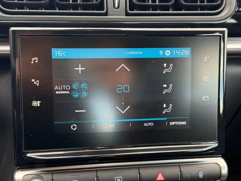 Photo de la voiture CITROEN C3 PureTech 83 S&S BVM5 Shine