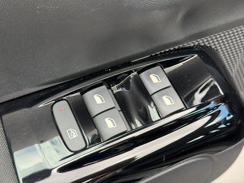 Photo de la voiture CITROEN C3 PureTech 83 S&S BVM5 Shine
