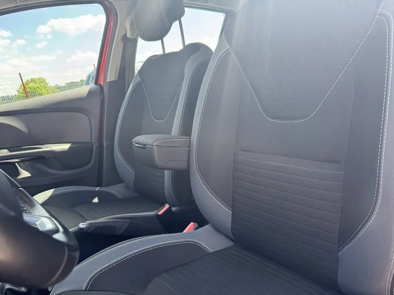 Photo de la voiture RENAULT CLIO IV TCe 90 Energy eco2 Intens