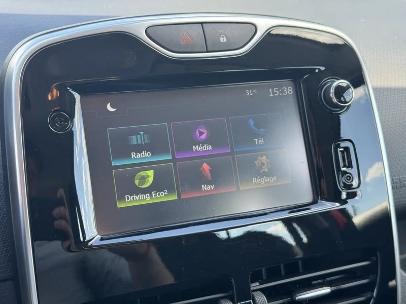 Photo de la voiture RENAULT CLIO IV TCe 90 Energy eco2 Intens