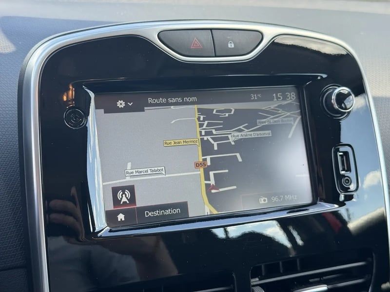 Photo de la voiture RENAULT CLIO IV TCe 90 Energy eco2 Intens