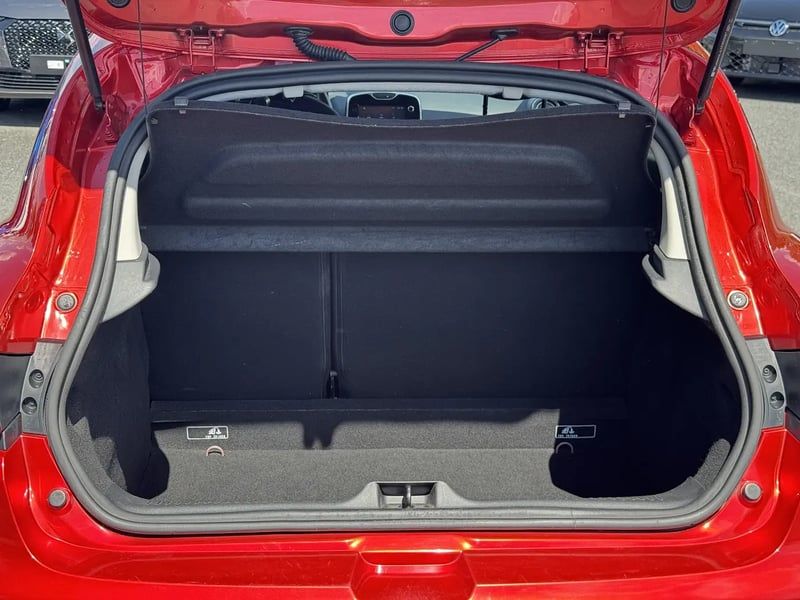 Photo de la voiture RENAULT CLIO IV TCe 90 Energy eco2 Intens