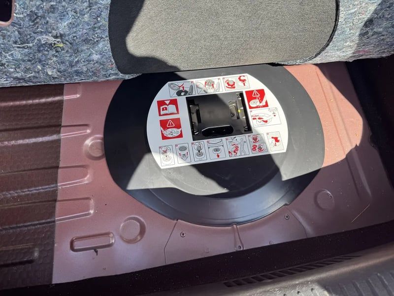 Photo de la voiture RENAULT CLIO IV TCe 90 Energy eco2 Intens