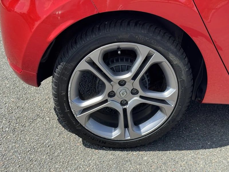 Photo de la voiture RENAULT CLIO IV TCe 90 Energy eco2 Intens