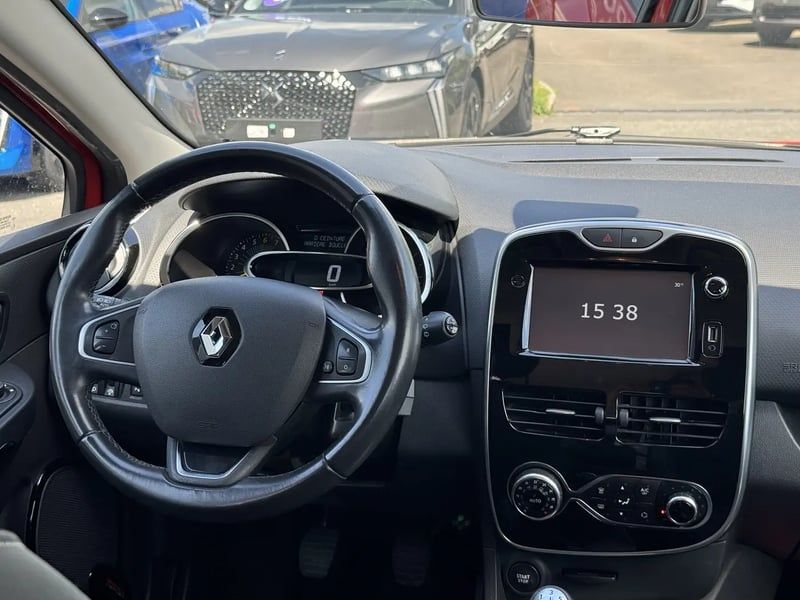 Photo de la voiture RENAULT CLIO IV TCe 90 Energy eco2 Intens