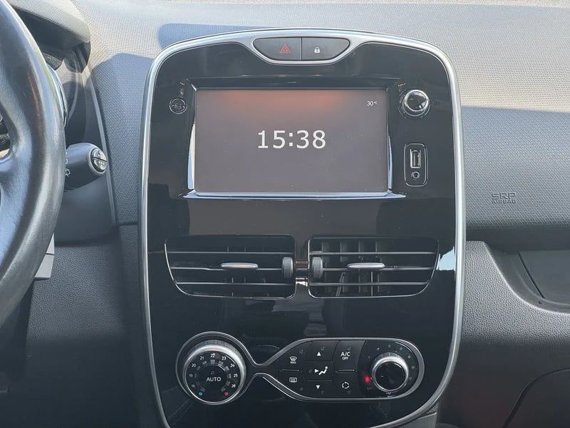 Photo de la voiture RENAULT CLIO IV TCe 90 Energy eco2 Intens