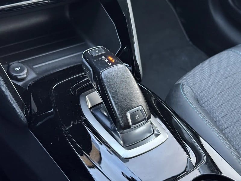 Photo de la voiture PEUGEOT 208 PureTech 100 S&S EAT8 Allure