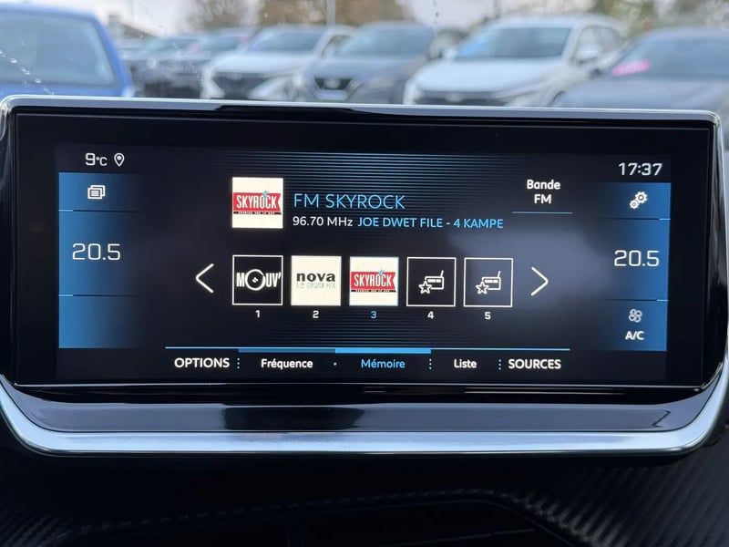 Photo de la voiture PEUGEOT 208 PureTech 100 S&S EAT8 Allure