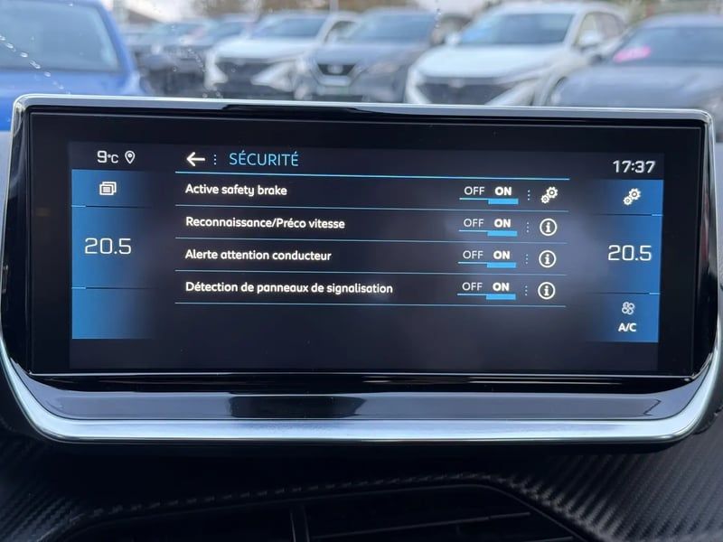 Photo de la voiture PEUGEOT 208 PureTech 100 S&S EAT8 Allure