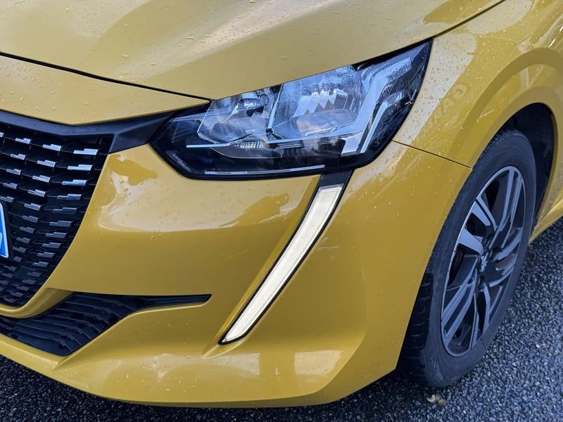 Photo de la voiture PEUGEOT 208 PureTech 100 S&S EAT8 Allure
