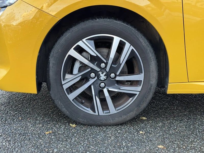 Photo de la voiture PEUGEOT 208 PureTech 100 S&S EAT8 Allure