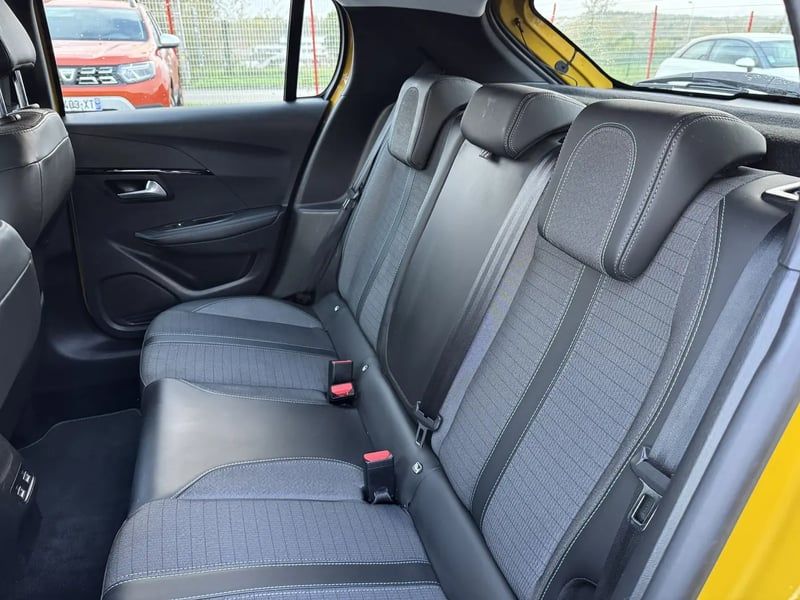 Photo de la voiture PEUGEOT 208 PureTech 100 S&S EAT8 Allure