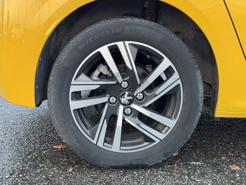 Photo de la voiture PEUGEOT 208 PureTech 100 S&S EAT8 Allure