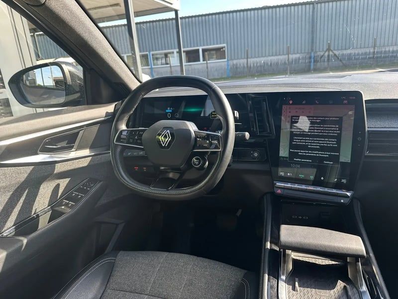Photo de la voiture RENAULT ESPACE VI E-Tech full hybrid 200 GSR2 Techno