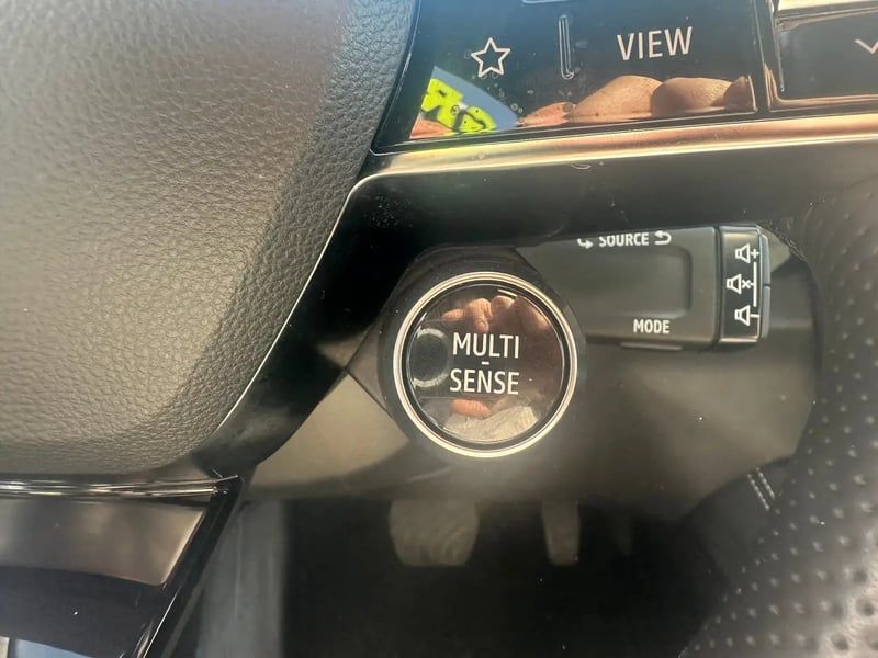 Photo de la voiture RENAULT ESPACE VI E-Tech full hybrid 200 GSR2 Techno