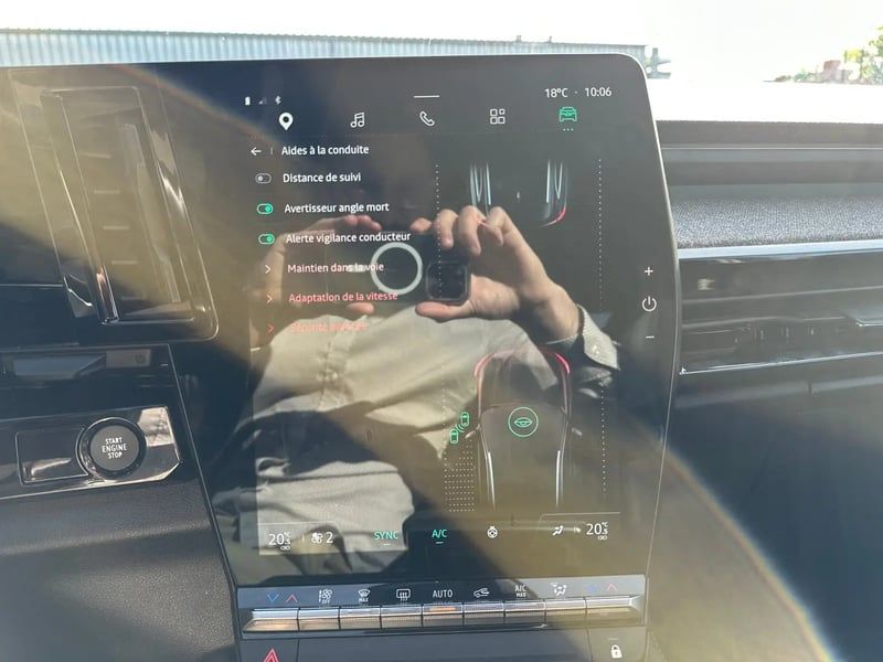 Photo de la voiture RENAULT ESPACE VI E-Tech full hybrid 200 GSR2 Techno