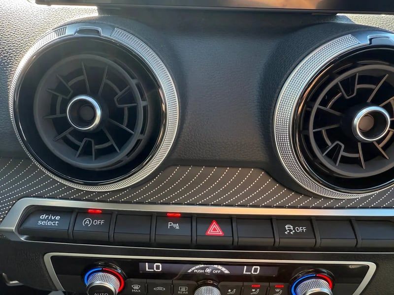 Photo de la voiture AUDI Q2 35 TDI 150 S tronic 7 S-Line