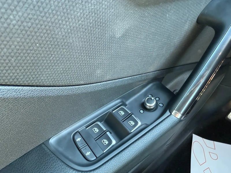 Photo de la voiture AUDI Q2 35 TDI 150 S tronic 7 S-Line