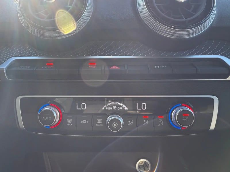 Photo de la voiture AUDI Q2 35 TDI 150 S tronic 7 S-Line