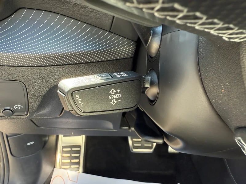Photo de la voiture AUDI Q2 35 TDI 150 S tronic 7 S-Line