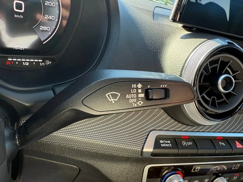 Photo de la voiture AUDI Q2 35 TDI 150 S tronic 7 S-Line