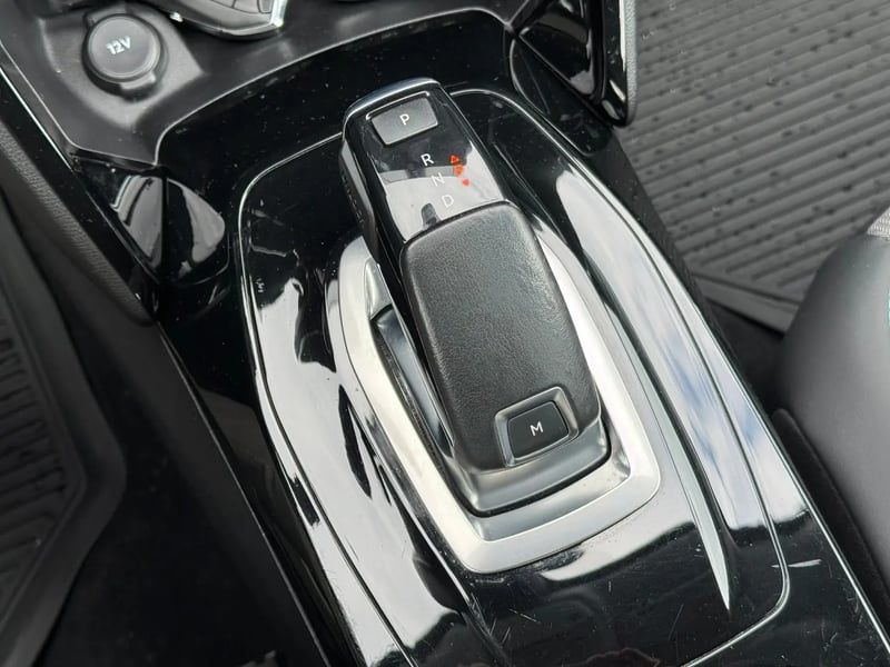 Photo de la voiture PEUGEOT 208 PureTech 100 S&S EAT8 Allure Pack