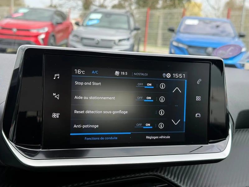 Photo de la voiture PEUGEOT 208 PureTech 100 S&S EAT8 Allure Pack