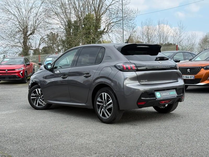 Photo de la voiture PEUGEOT 208 PureTech 100 S&S EAT8 Allure Pack