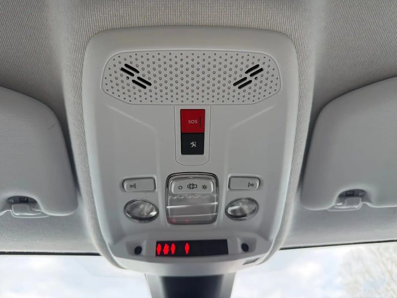 Photo de la voiture PEUGEOT 208 PureTech 100 S&S EAT8 Allure Pack